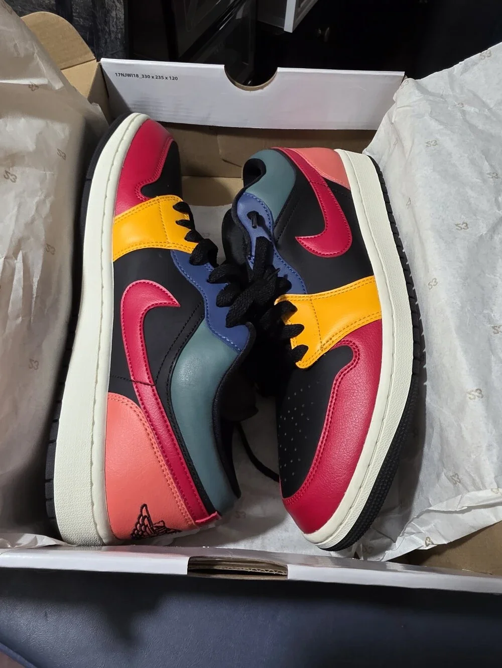 Jordan 1 Colorblock Low-Top Sneakers -Black/fire Red/taxi Size 10.5m.